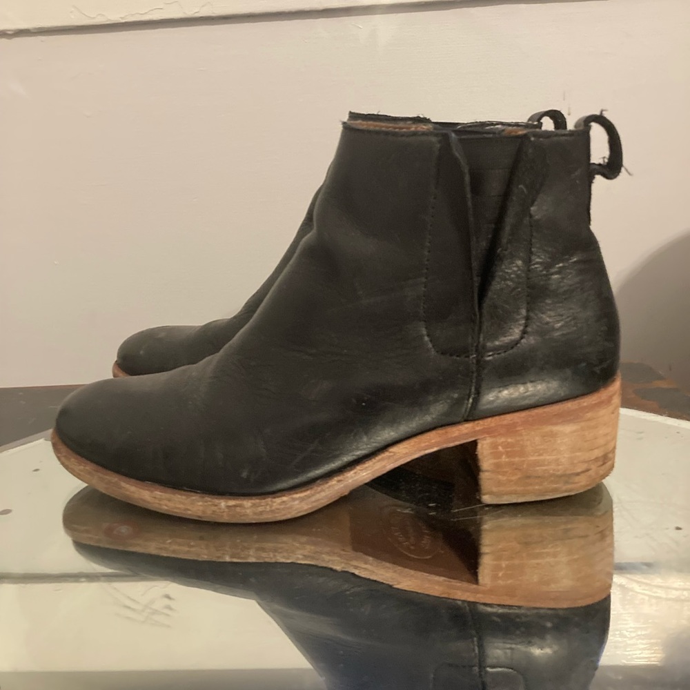 Size 7 Kork-ease Chelsea boots with wooden heel.